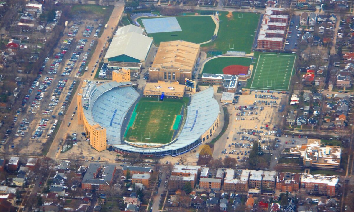 NCAA busca restringir a personal de futbol americano universitario asistir a juegos ajenos