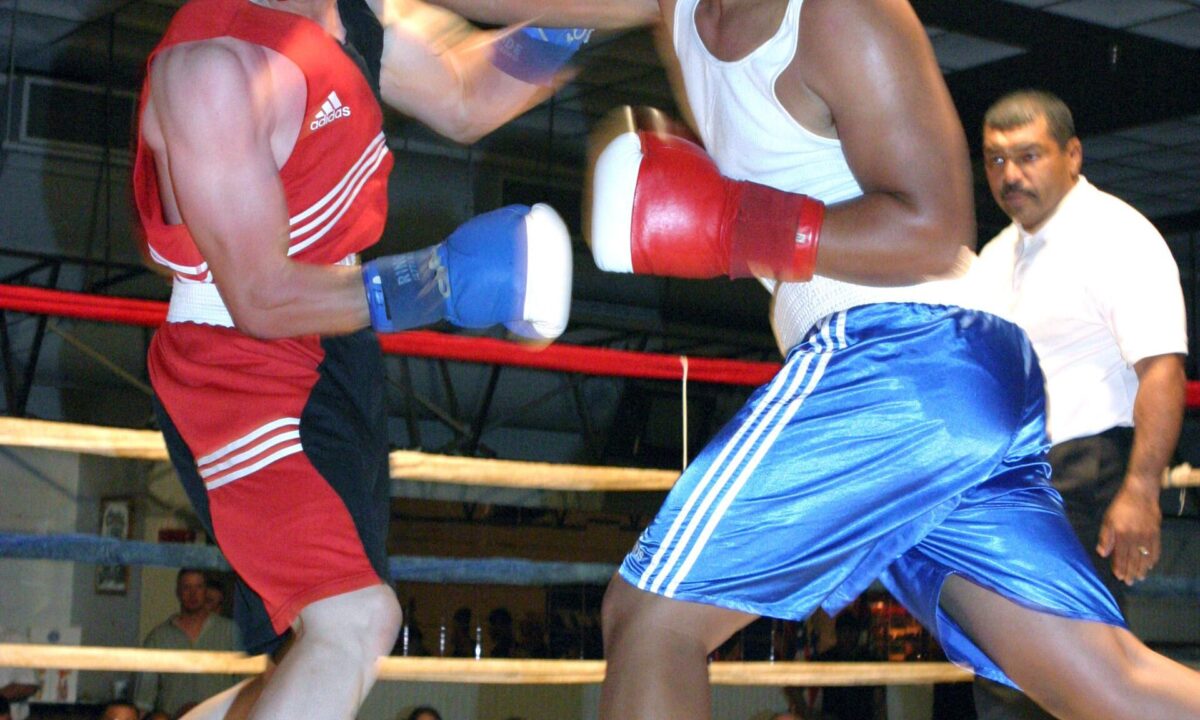 Richardson Hitchins vs. Keyshawn Davis: una pelea que merece ser el evento principal