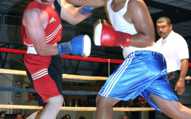 Richardson Hitchins vs. Keyshawn Davis: una pelea que merece ser el evento principal