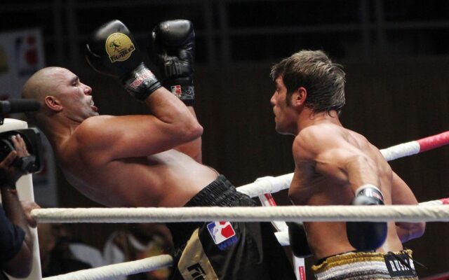 Oscar De La Hoya regaló los últimos rounds ante Félix Trinidad y lo pagó caro